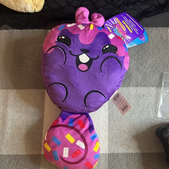 Dogs Vs Squirls 6inch Chonk * Nibbles * Bean filled Plushie - Picture 4 of 10